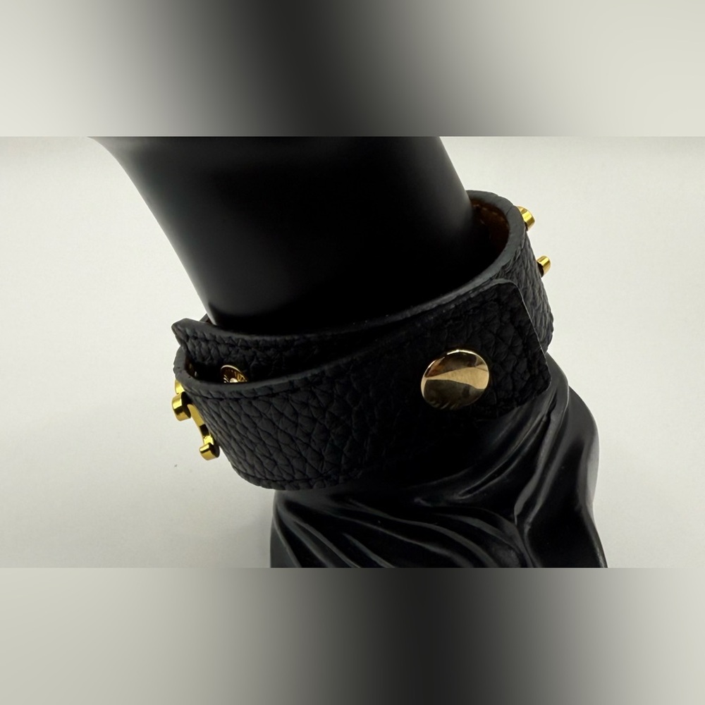 Luxury Black leather bracelet with gold-tone Cel logo snap closure New - Picture 8 of 9
